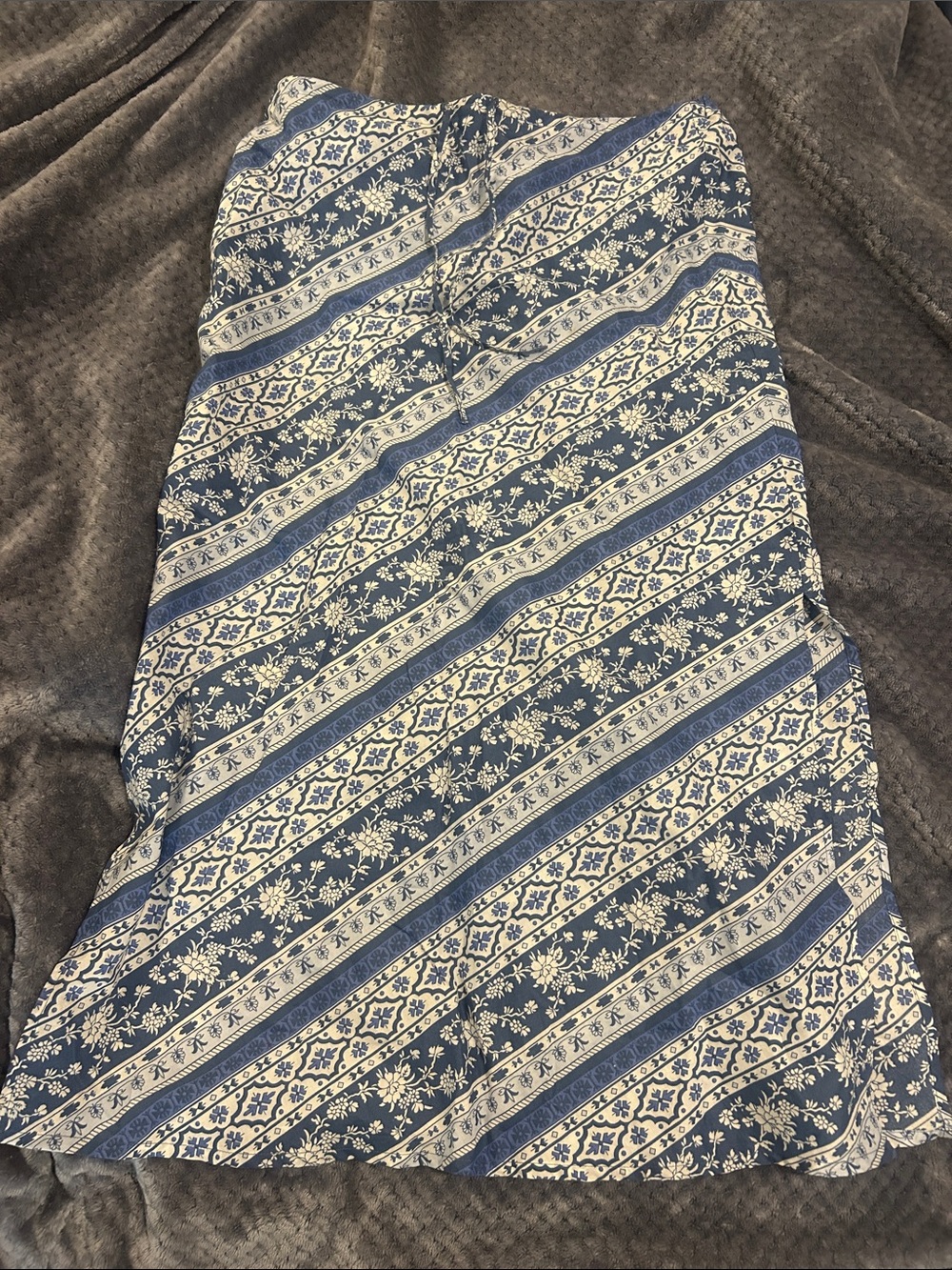 Perfect Condition Blue Pattern Long Old Navy Sz10 Split Leg Skirt